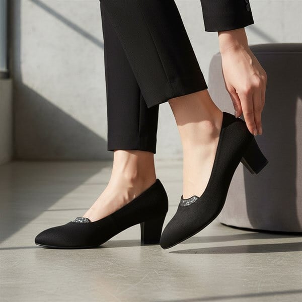 KDR1631 Siyah Süet 5 Pont Kısa Topuklu Büyük Numara Kadın Stiletto 40–44 numara ürün görseli 2