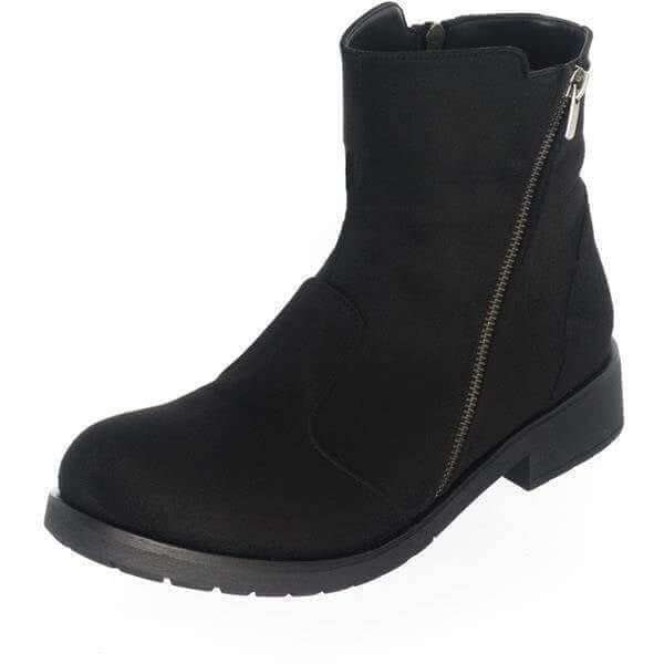 K960 Siyah Süet kadın botun ön çapraz görünümü, mat siyah gövdesi, iki yan fermuarı, siyah blok topuğu ve taban profili