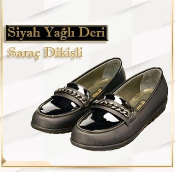 NR1872 Siyah kadın babet tanıtım kartı; zincirli parlak dil ile eski Siyah Yağlı Deri ve Saraç Dikişli yazıları görünür