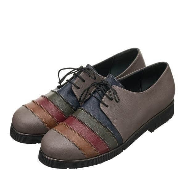 R8086 Çok Renkli kadın babet çiftinin önden çapraz görünümü; taba, bordo, haki ve lacivert bantlar ayrıntılı ve net