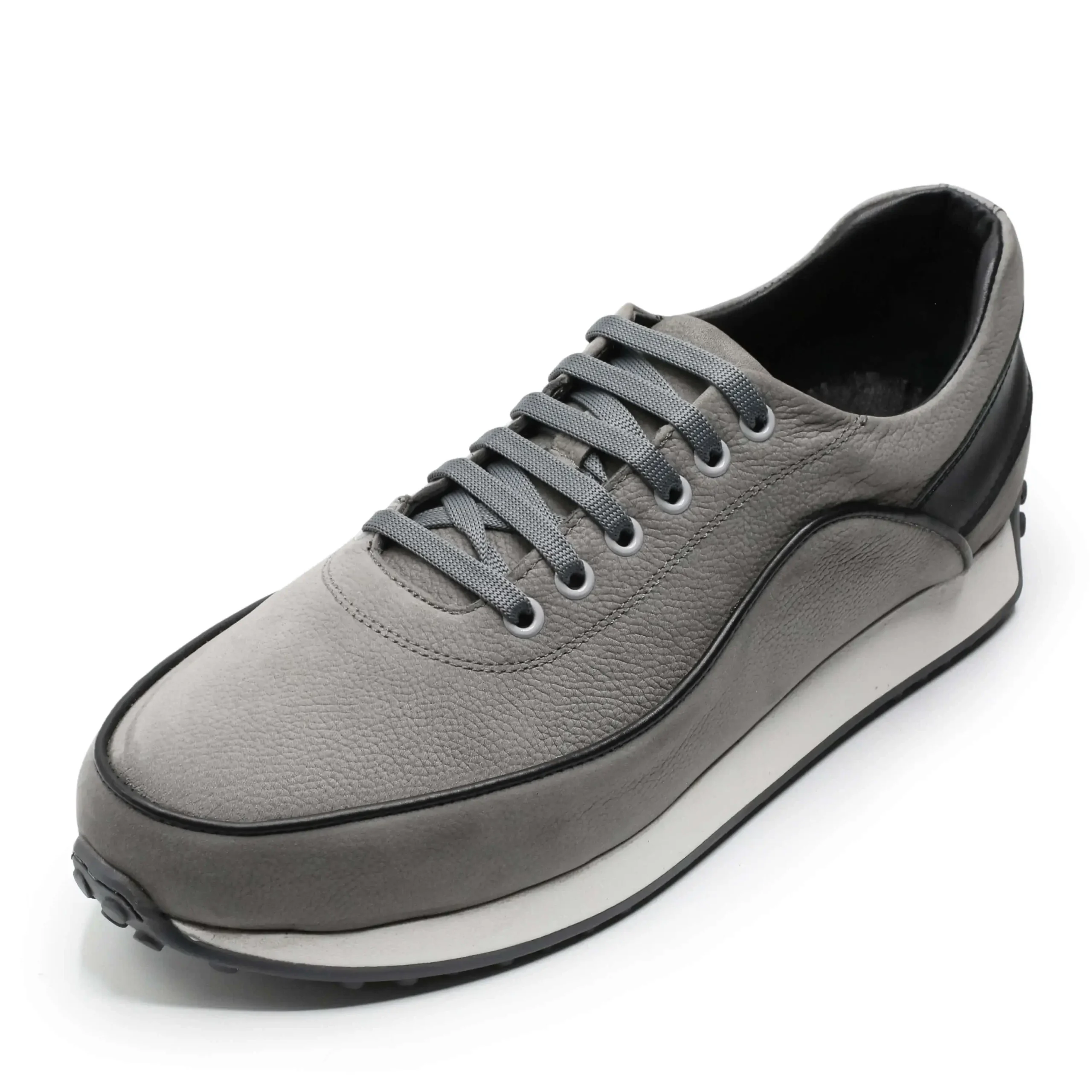 Kilolu erkekler için taban ezilmesi yapmayan ekstra hafif termolight tabanlı, gri nubuk ve siyah deri detaylı 46-50 numara günlük sneaker ayakkabı.